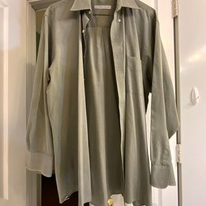 Green men’s l/s shirt